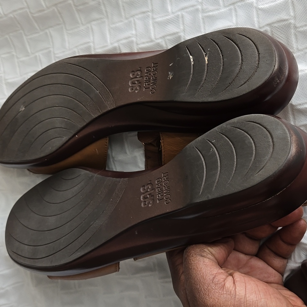 SAS Women's Tan Strappy Leather Hook-and-Loop Sandals - Picture 9 of 10